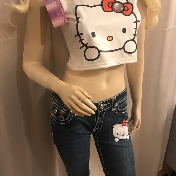 Adorable 🍭vintage capris and crop top with hello kitty details 💖 - Picture 5 of 12